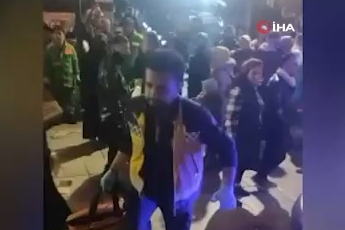 Bursa Ulu Cami'de korkutan anlar! Bir anda yere yığıldı...