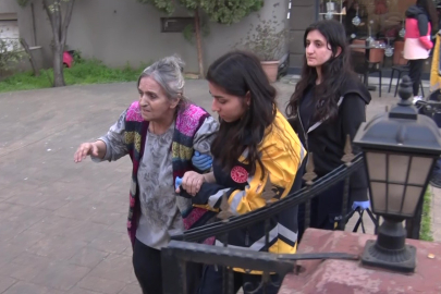 İstanbul Kadıköy'de yangın paniği: Yaşlı kadın dumandan etkilendi