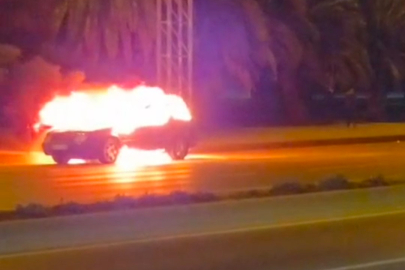 İstanbul Kartal'da seyir halindeki araç alev alev yandı