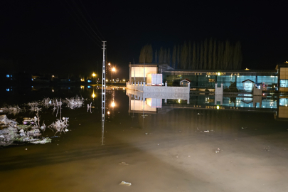 Muş Hasköy’de sağanak ve eriyen kar su baskınlarına neden oldu