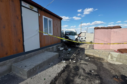 Niğde'de jandarma uygulama noktasında bariyere çarpan sürücü hayatını kaybetti