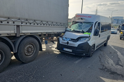 Tekirdağ Çerkezköy’de işçi servisi tıra çarptı: 1’i ağır 4 yaralı
