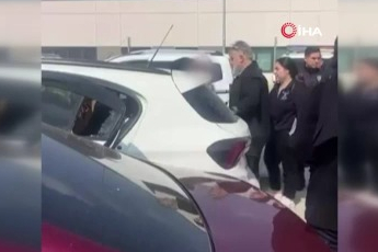 Bursa'da Şehir Hastanesi otoparkında panik anları! Camı kırarak kurtardılar...