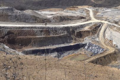 Bursa'da maden atığı krizi sürüyor! Muhtar isyan etti: Kimyasal balçık dere yatağında