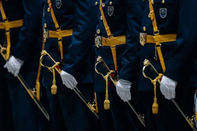 TSK'den ihraç edilmişti: Bir teğmen daha görevine dönüyor