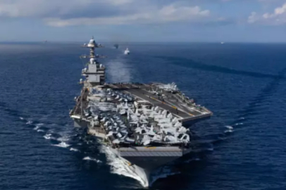 ABD'nin dev uçak gemisi yangın sonrası Girit'teki limana çekiliyor