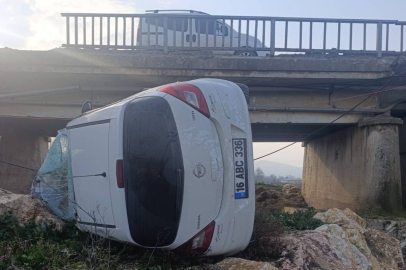 Bursa'da kontrolden çıkan araç köprüden uçtu!