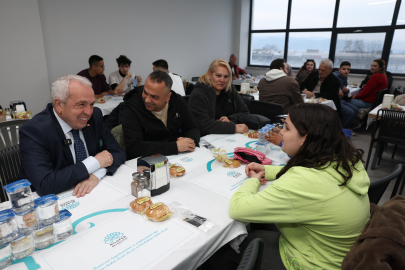 Bursa Nilüfer Belediye Başkanı Özdemir vatandaşlarla iftarda buluştu