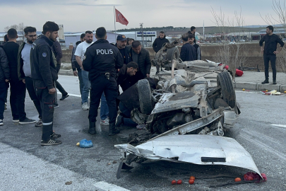 Çorum’da devrilen otomobildeki 3 kişi yaralandı