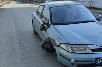 Edirne Keşan'da refüje çarpan otomobilin sürücüsü yaralandı