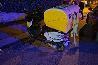 Eskişehir'de önüne araç çıkınca motosikleti deviren kurye yaralandı