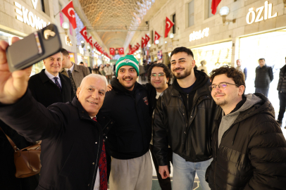 Bursa Büyükşehir Belediye Başkanı Bozbey çarşı esnafıyla bayramlaştı