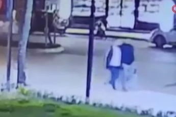 Bursa'da feci kaza kamerada! Metrelerce savruldu...