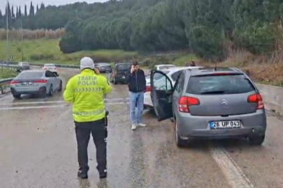 Bursa'da otobanda zincirleme kaza! 4 araç birbirine girdi