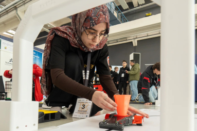 Bursalı öğrencilerden Çekya’da robotik başarısı