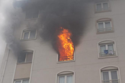 Korkutan anlar: Bursa'da bina alev alev yandı!