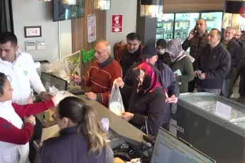 Bursalılar akın etti, kısa sürede bitti! Uygun fiyata baklava...