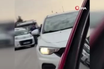 Bursa’da trafikte dehşet! Önünü kesip saldırmaya çalıştı...