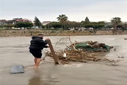 Antalya'da çayda mahsur kalan kediyi vatandaş kurtardı