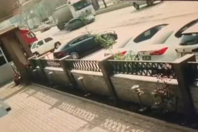 Bursa’da faciadan dönüldü: Otomobil tırın altında sürüklendi