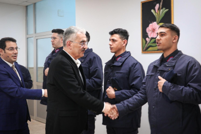 Bursa Valisi Ayyıldız, İl Jandarma Komutanlığı'nda Mehmetçik'le buluştu