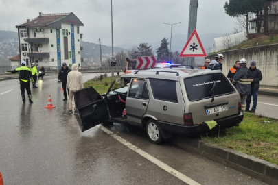 Bartın'da aynı yolda 4 saat içerisinde 3 ayrı kaza: 5 yaralı