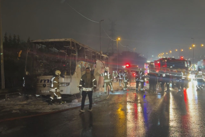 İstanbul Esenler'de seyir halindeki yolcu otobüsü alev alev yandı
