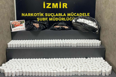 İzmir'de otomobilde 84 bin sentetik ecza hap ele geçirildi
