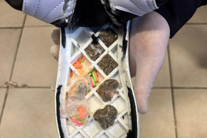 Şanlıurfa'da ayakkabı tabanına zulalanmış uyuşturucu ele geçirildi