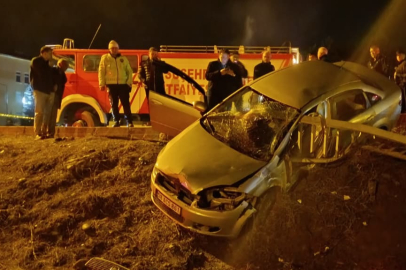 Sivas'ta otomobil bariyerlere çarptı: 2 yaralı