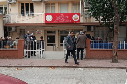 Adana'da yol kesip bıçakla saldırdılar: 17 yaşındaki çocuk öldü, 2 ağabeyi yaralandı