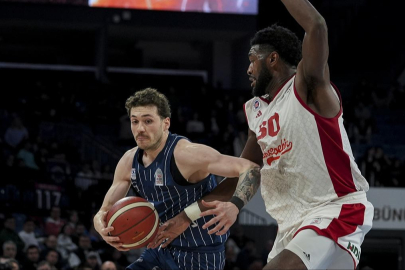 Anadolu Efes, Bahçeşehir Koleji deplasmanında yıkıldı