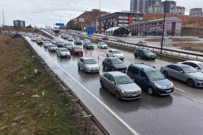 Bayram tatilinden dönenler Kırıkkale'de trafik yoğunluğu oluşturdu