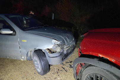 Bursa'da iki otomobil çarpıştı! 11 aylık bebek...