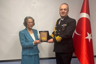 MSB'den NASA'da çalışan Türk asıllı Kumrucu'ya 'anı plaketi'