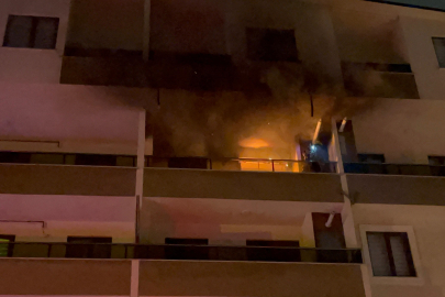 Bursa’da 5 katlı binada yangın! Mahalleyi ayağa kaldırdı...