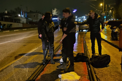 Bursa’da su birikintisi sandı, çukura düşüp kaza yaptı!