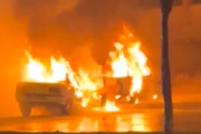 Gaziantep’te çarpışan iki otomobil alev topuna döndü