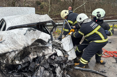 Isparta-Antalya kara yolunda feci kaza: 2 ölü, 4 yaralı