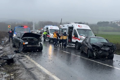 İstanbul Arnavutköy’de iki araç çarpıştı: 3 kişi yaralandı