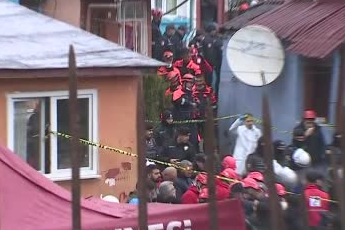 İstanbul Fatih'te çöken 2 binanın enkazından 1 kişinin cansız bedenine ulaşıldı