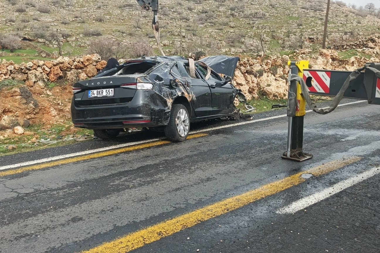 Kontrolden çıkan otomobil takla attı