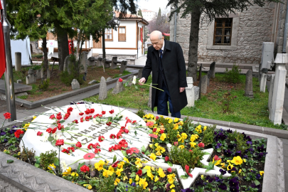 Bahçeli, Muhsin Yazıcıoğlu'nun kabrini ziyaret etti