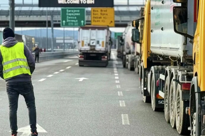 Bosna Hersek’te kamyoncular kontak kapattı