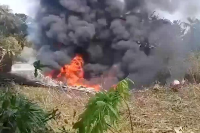 Kolombiya’da 110’dan fazla askeri personeli taşıyan nakliye uçağı düştü