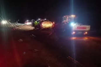 Antalya'da zirai gübre yüklü tır devrildi: 1 yaralı