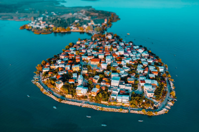 Bursa’da göl taştı, yol kapandı! Gölyazı’ya ulaşım durduruldu...