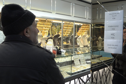Bursa'da "Vallahi billahi yok" yazısı kuyumcuda izdihamı durduramadı