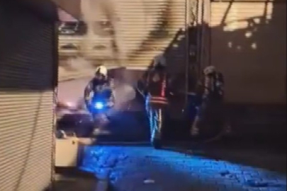 İstanbul Beyoğlu'nda tek katlı iş yeri alev alev yandı
