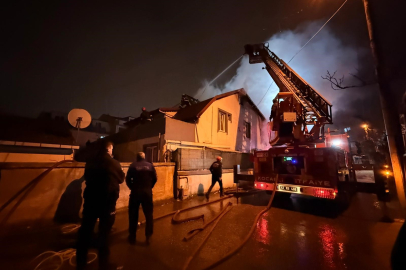 Kocaeli'de elektrikli ısıtıcı evi alev alev yaktı: 3 kişi dumandan etkilendi